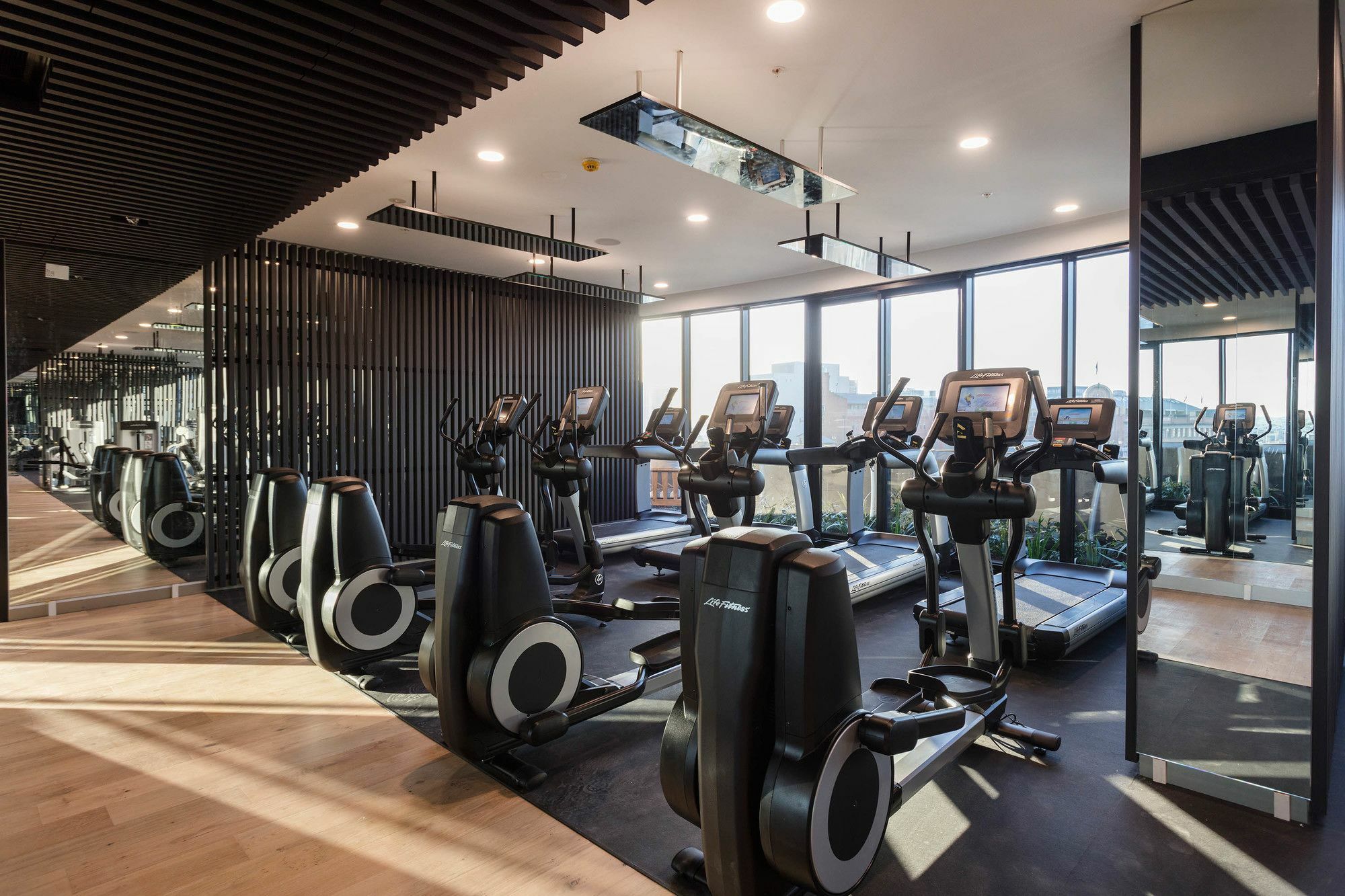 Aparthotel Fv By Peppers Brisbane Exterior foto The gym at The Standard East Village