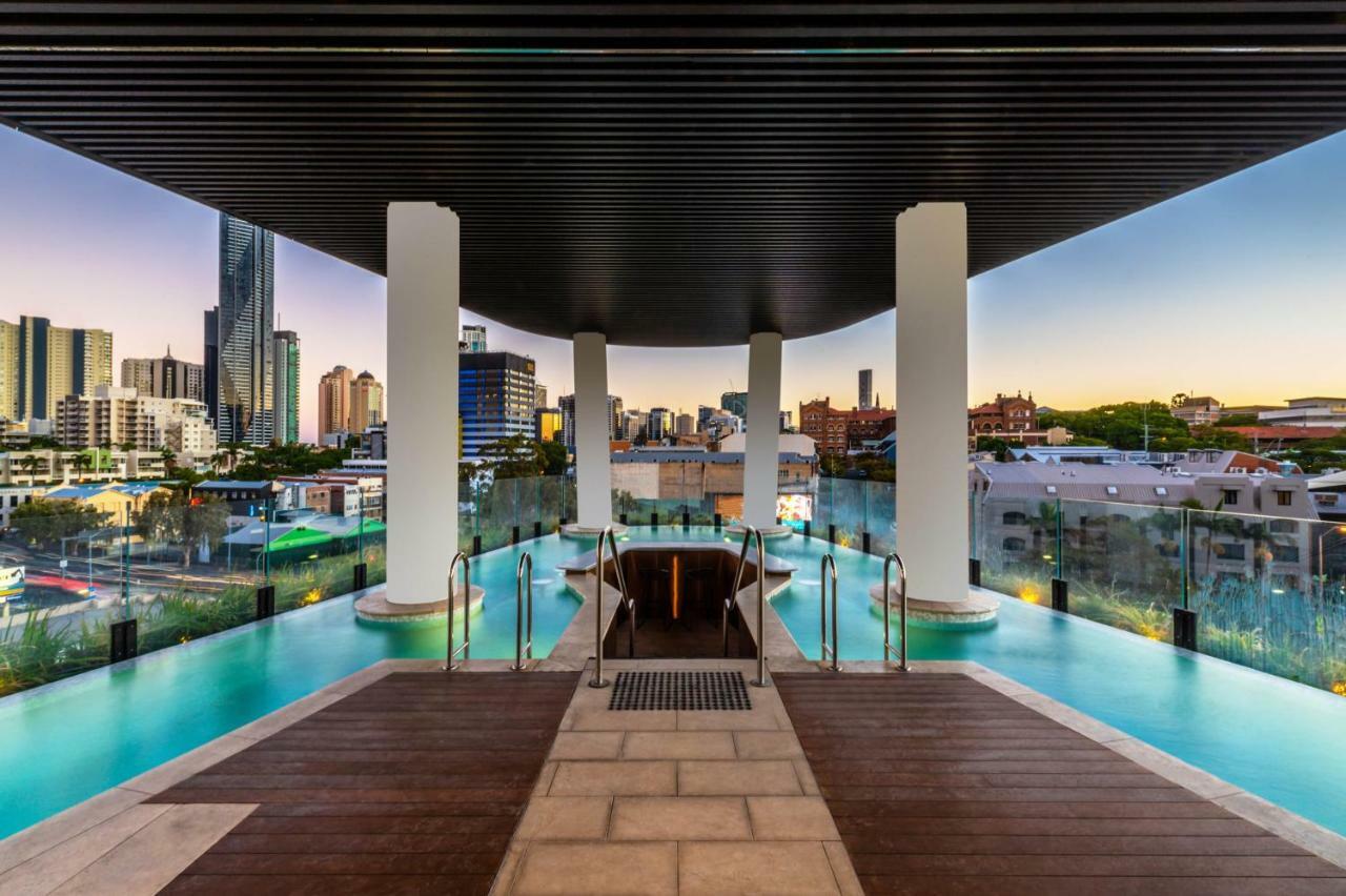 Aparthotel Fv By Peppers Brisbane Exterior foto The pool at the rooftop of the Emporium South Bank